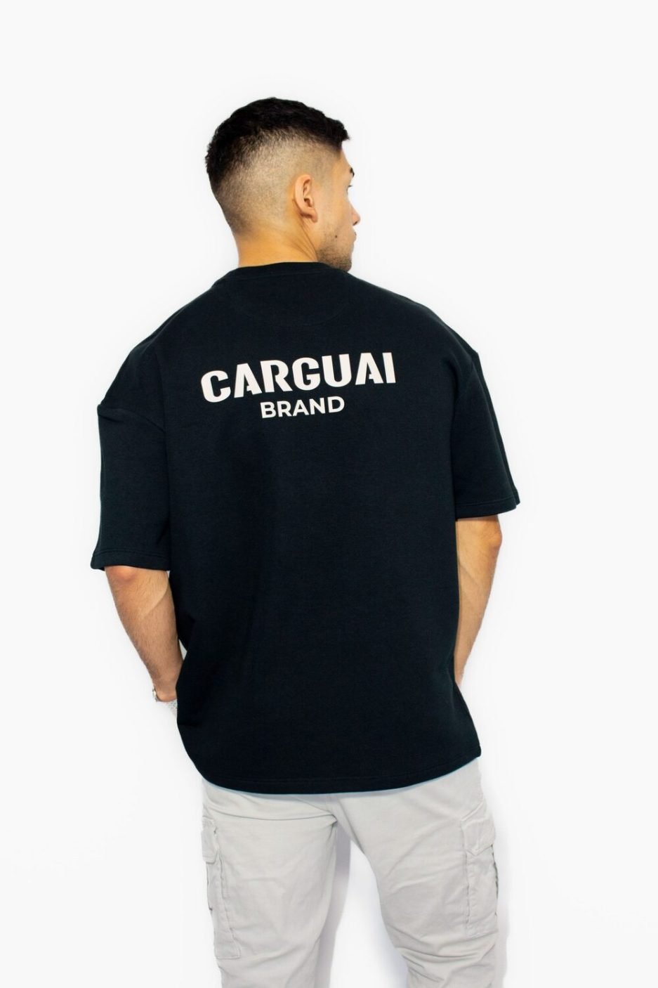 camiseta negra Carguai Brand