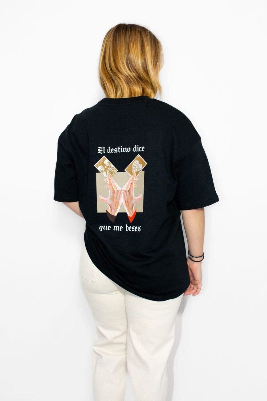 camiseta el destino dice que me beses black femenina
