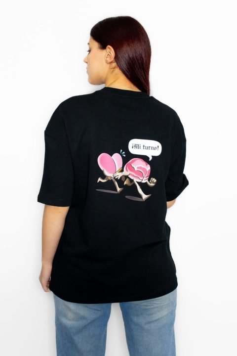 camiseta negra mi turno femenina