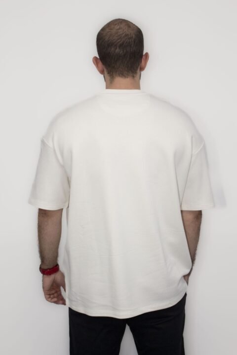Camiseta carguai ivory, lisa por detrás y logo por delante