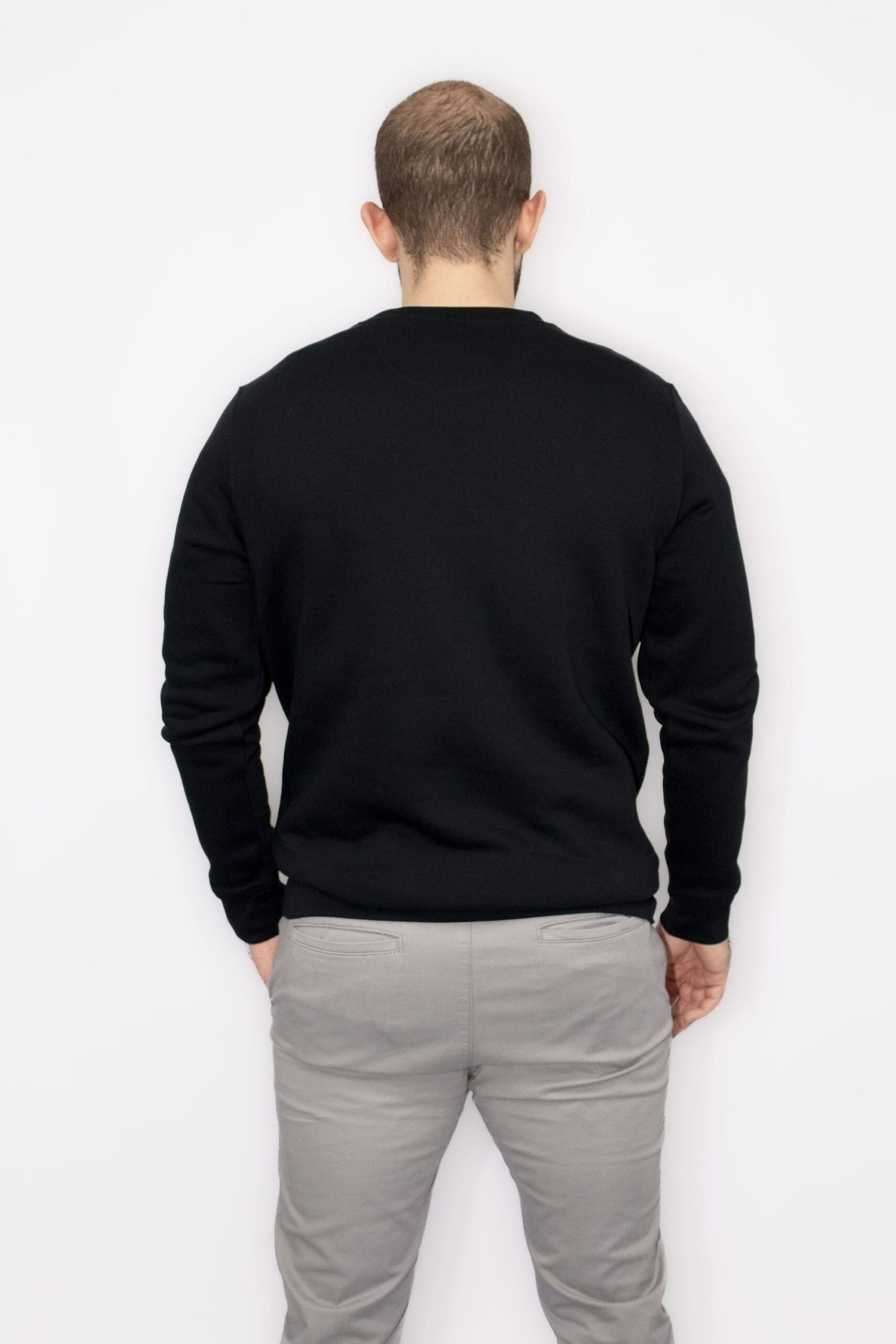 sudadera carguai negra lisa por detrás y logo por delante