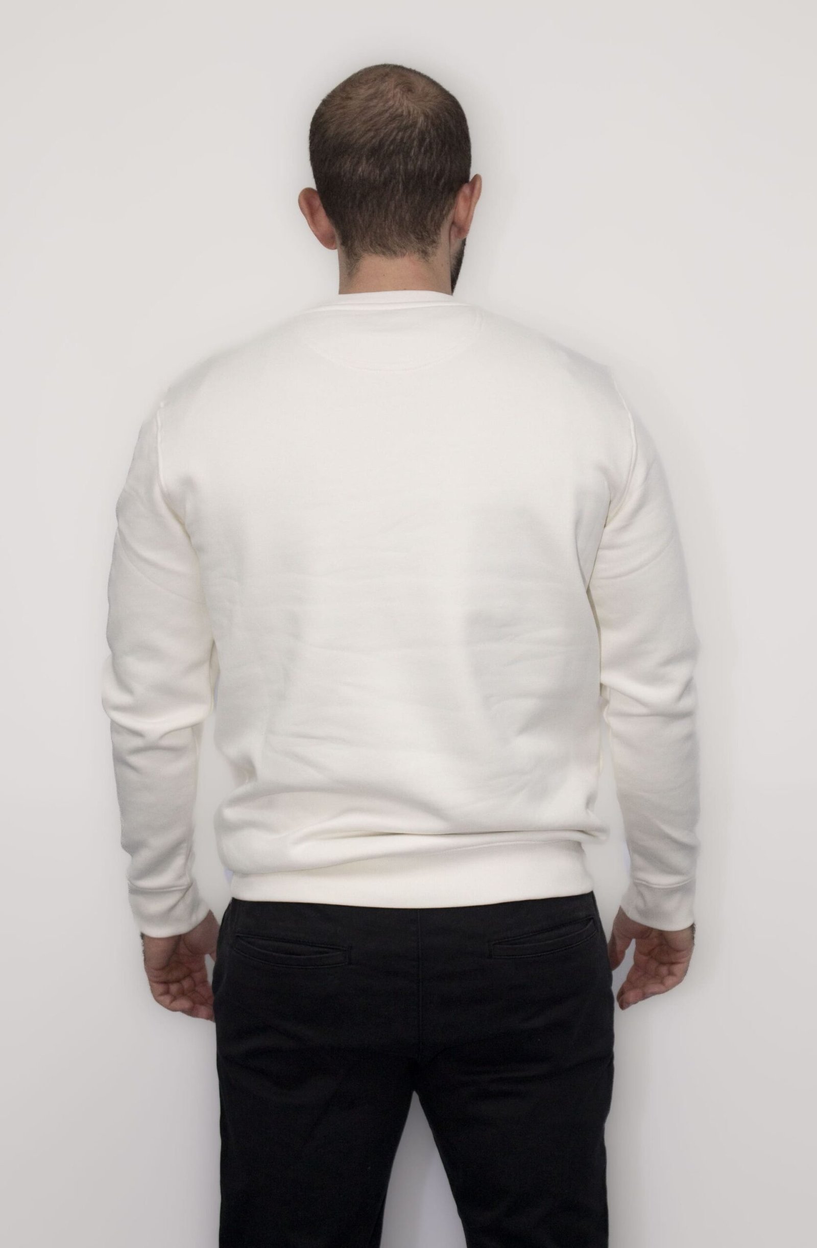 sudadera carguai ivory lisa por detrás y logo por delante